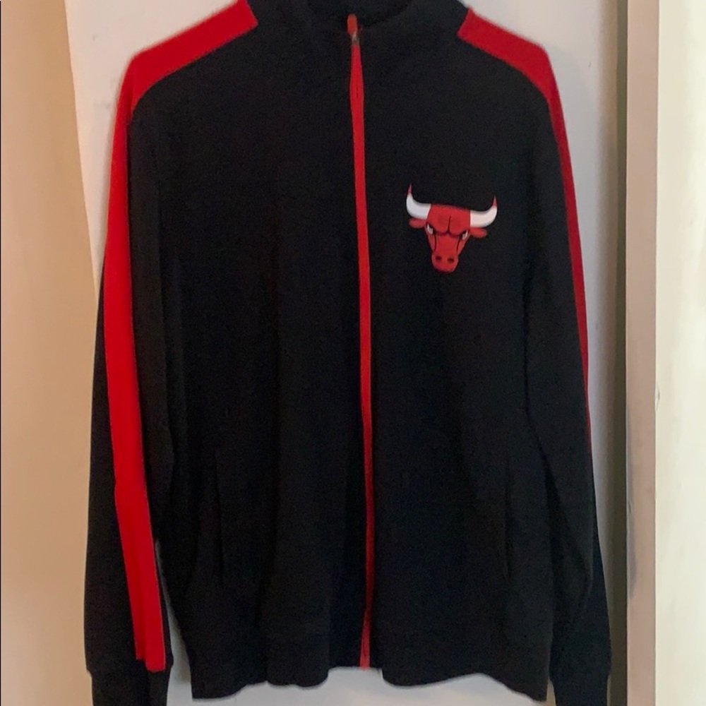 BULLS SWEATER LARGE
